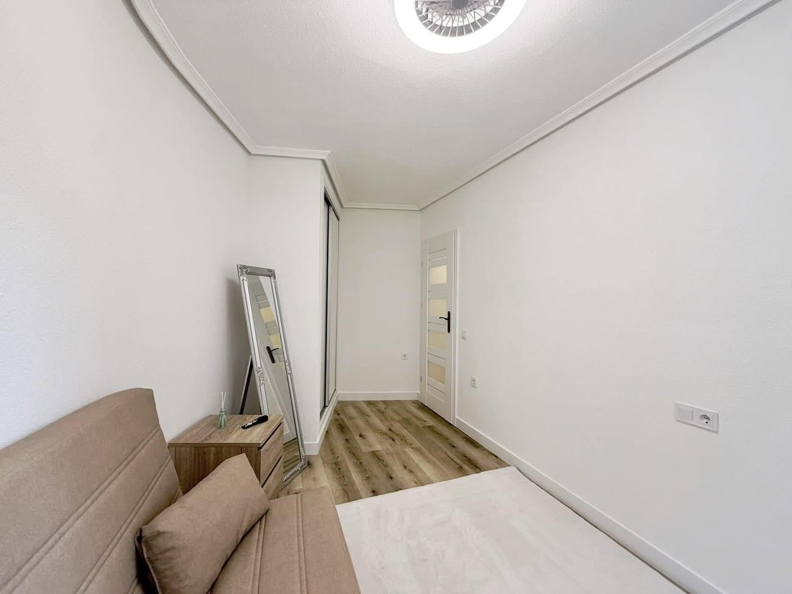 Apartamento de 2 Dormitorios en Estacion de Autobuses, Torrevieja - 26
