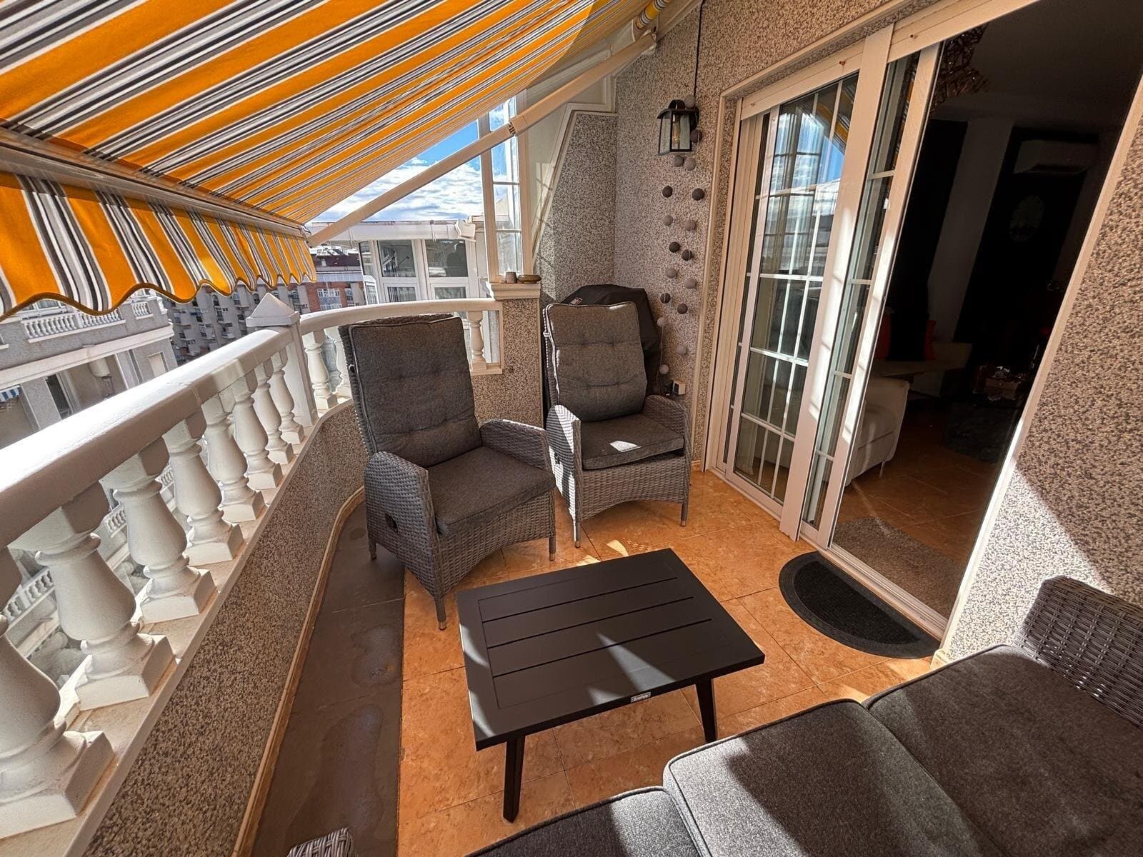 3-Bedroom Apartment in Estacion de Autobuses, Torrevieja - 9