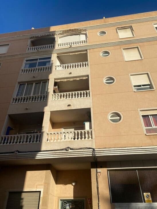 2-Bedroom Apartment in Torrevieja - 11