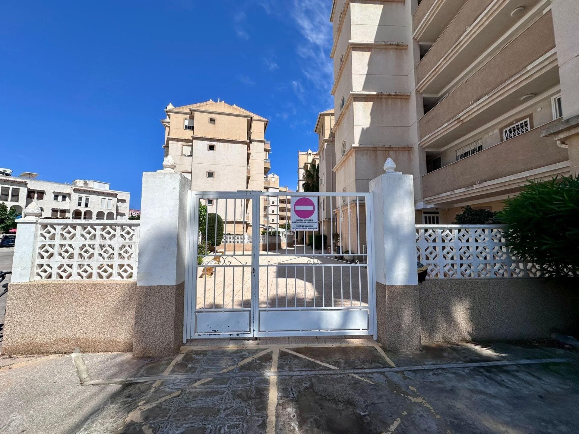 Apartamento de 2 Dormitorios en Estacion de Autobuses, Torrevieja - 35