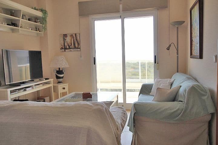 3-Bedroom Apartment in Avenida del Puerto, Guardamar del Segura - 10