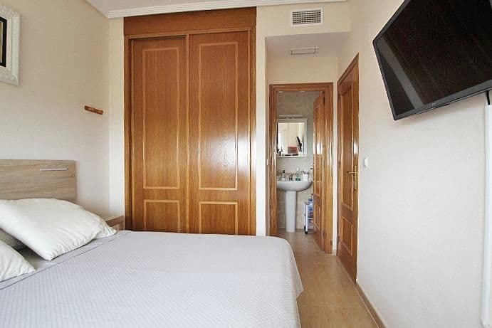 3-Bedroom Apartment in Avenida del Puerto, Guardamar del Segura - 17