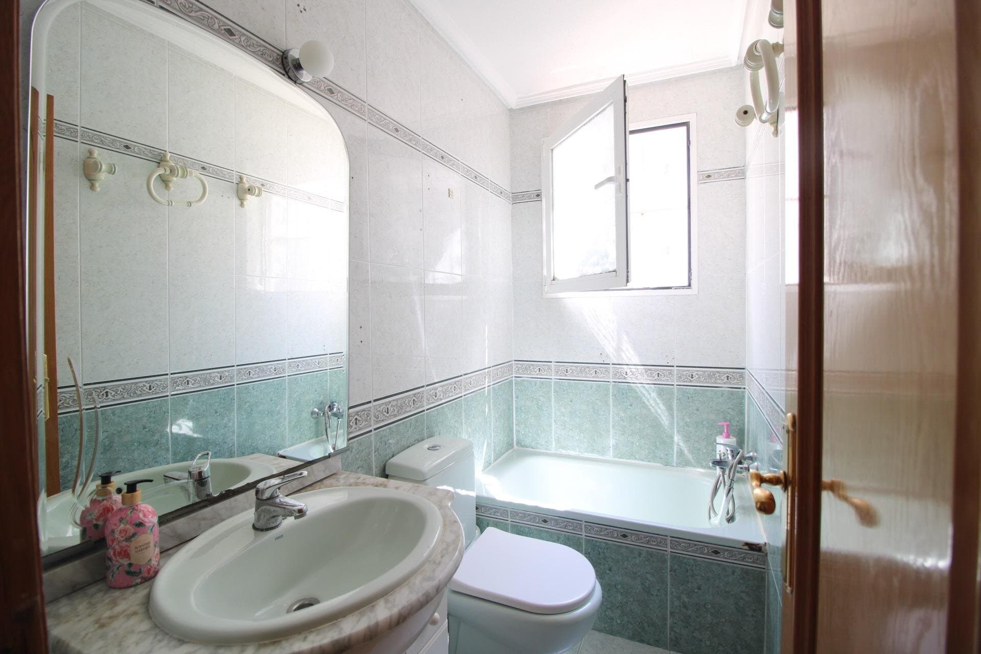 3-Bedroom Apartment in Torrevieja - 19