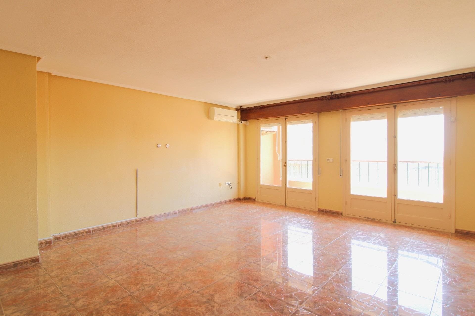 3-Bedroom Apartment in Torrevieja - 2