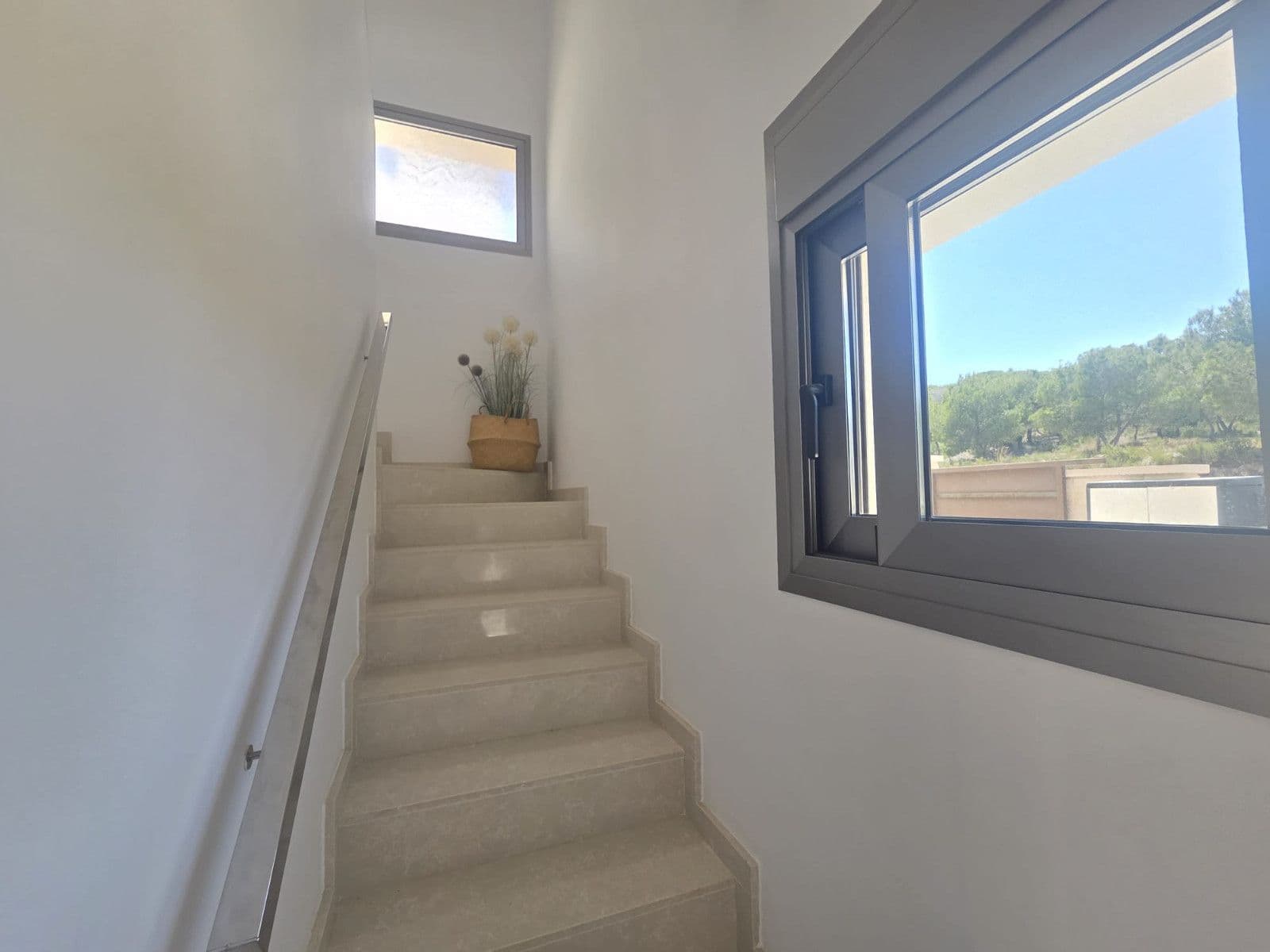 Villa de 3 Dormitorios en Bellavista, San Miguel de Salinas - 13