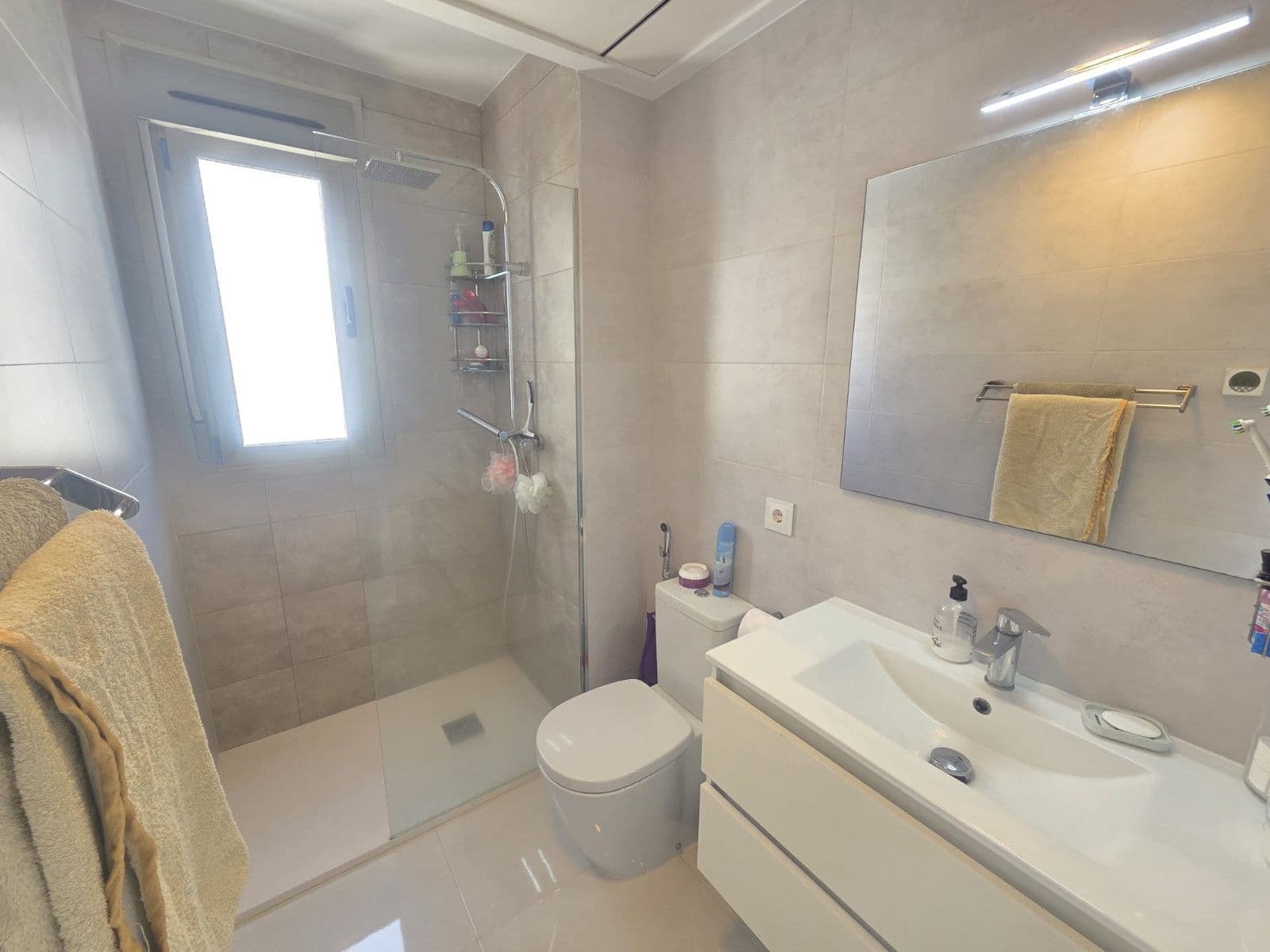 Villa de 3 Dormitorios en Bellavista, San Miguel de Salinas - 15