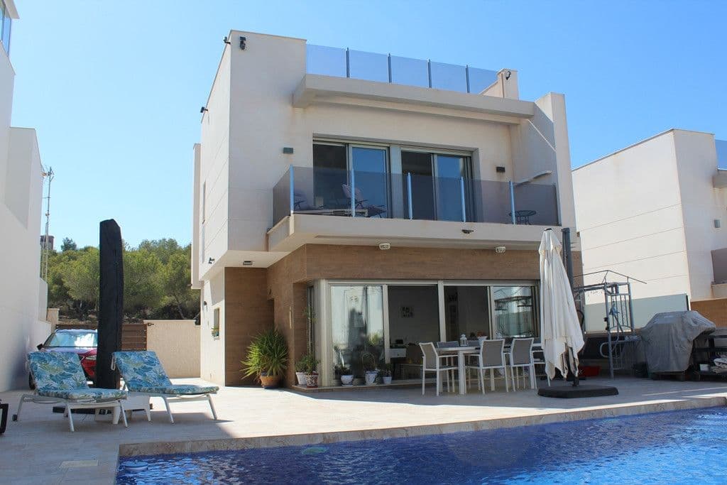 Villa de 3 Dormitorios en Bellavista, San Miguel de Salinas - 32