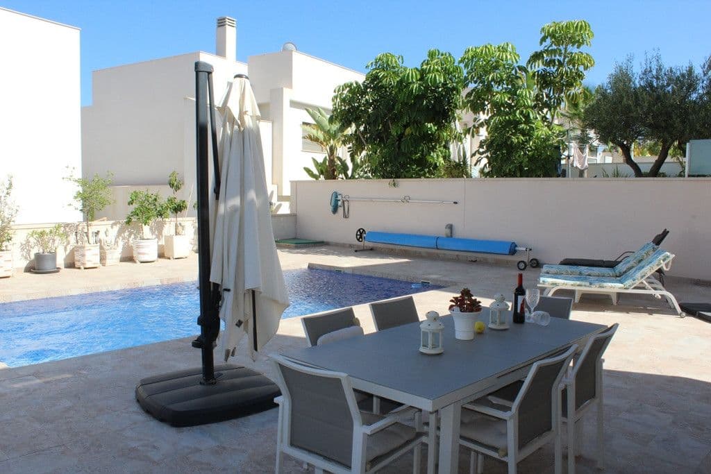 Villa de 3 Dormitorios en Bellavista, San Miguel de Salinas - 6
