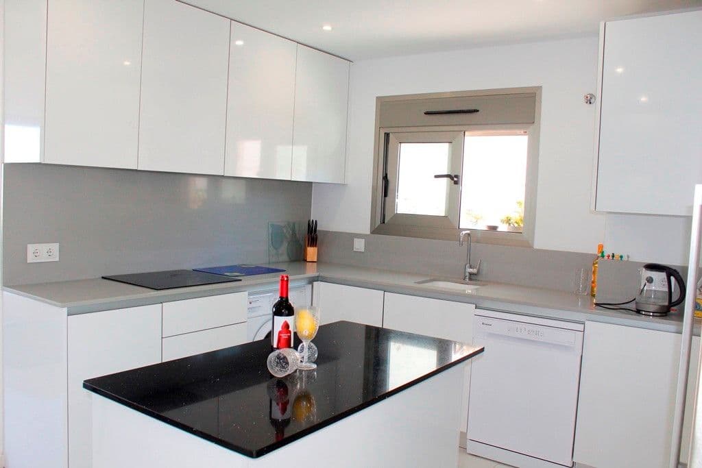 Villa de 3 Dormitorios en Bellavista, San Miguel de Salinas - 9