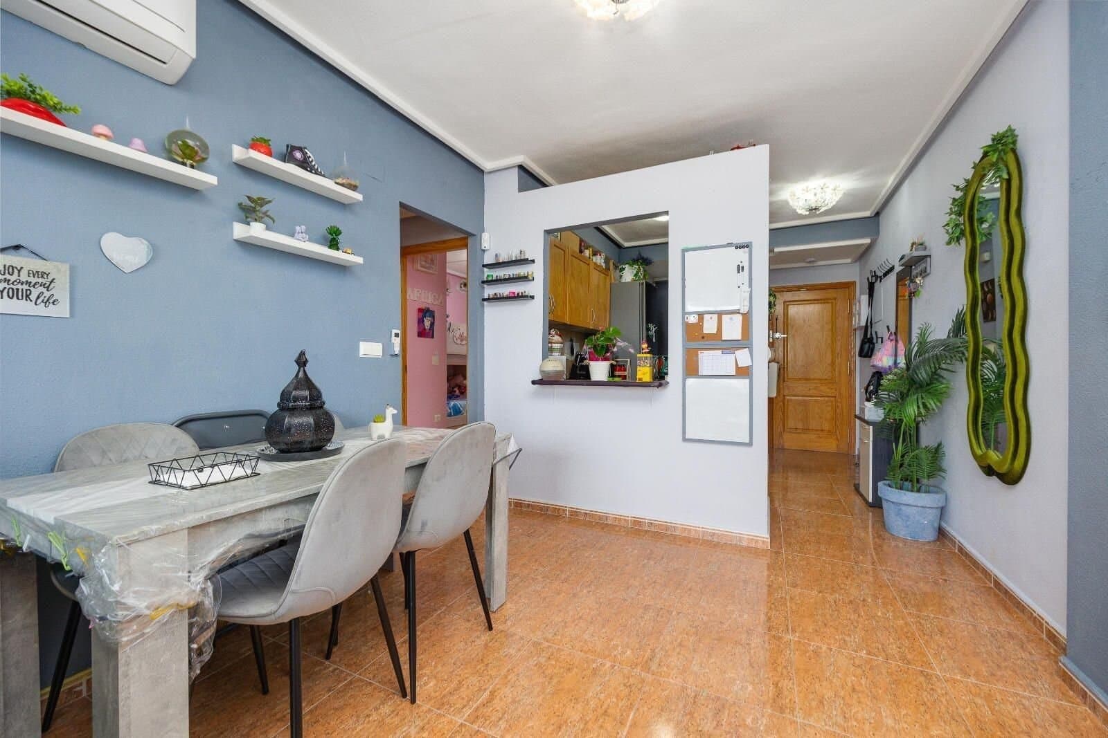 2-Bedroom Apartment in Torrevieja - 16