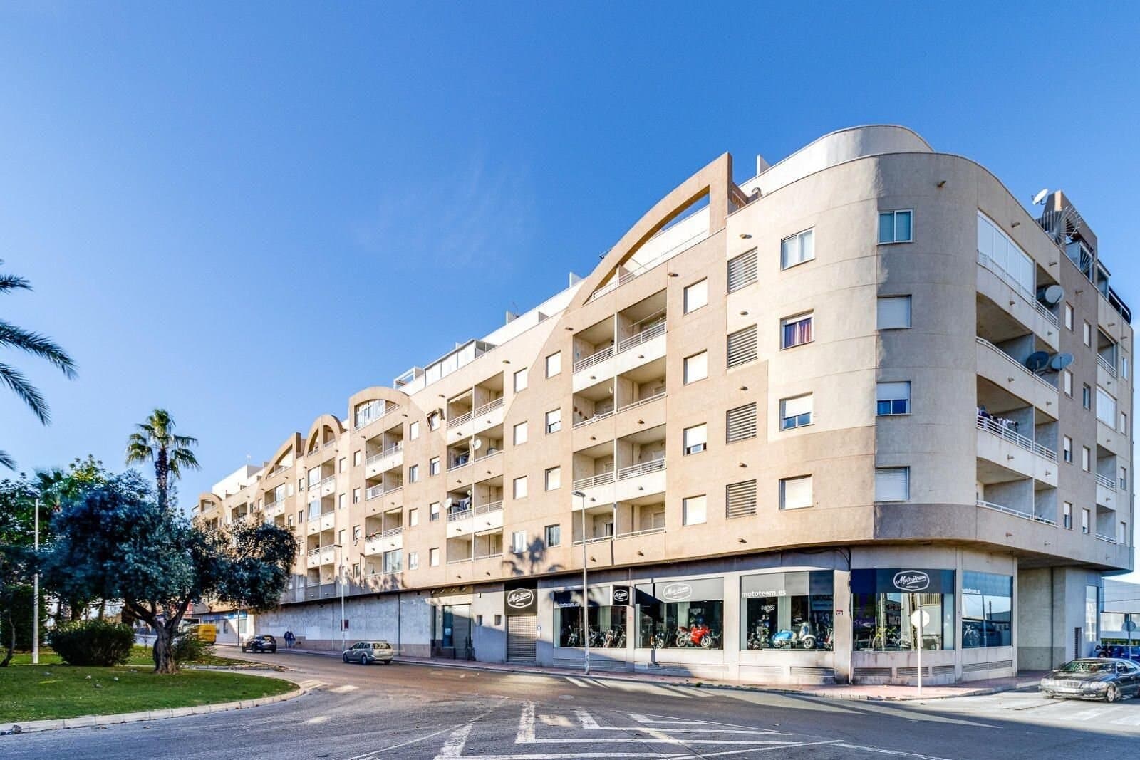 2-Bedroom Apartment in Torrevieja - 2