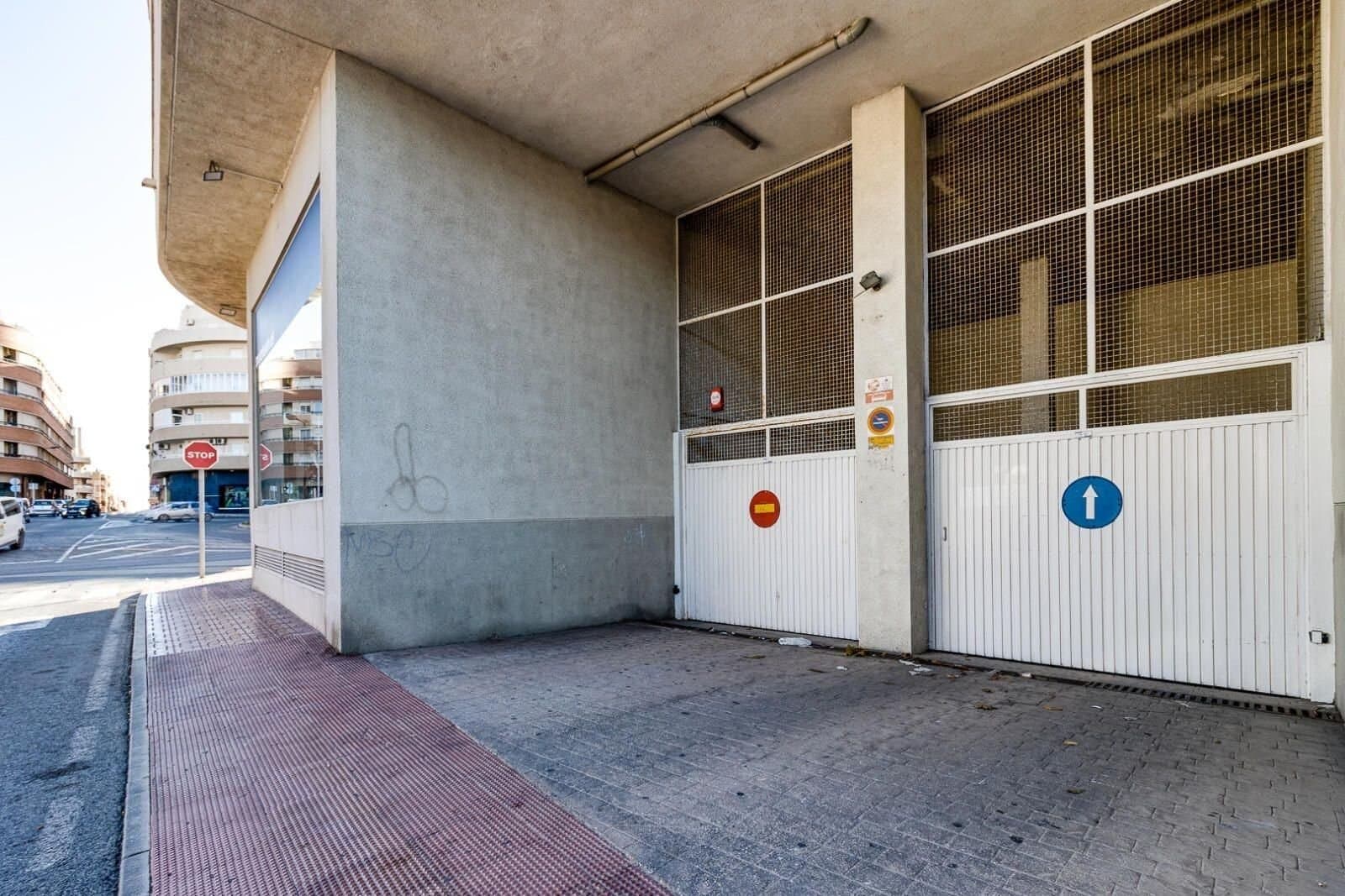 2-Bedroom Apartment in Torrevieja - 29