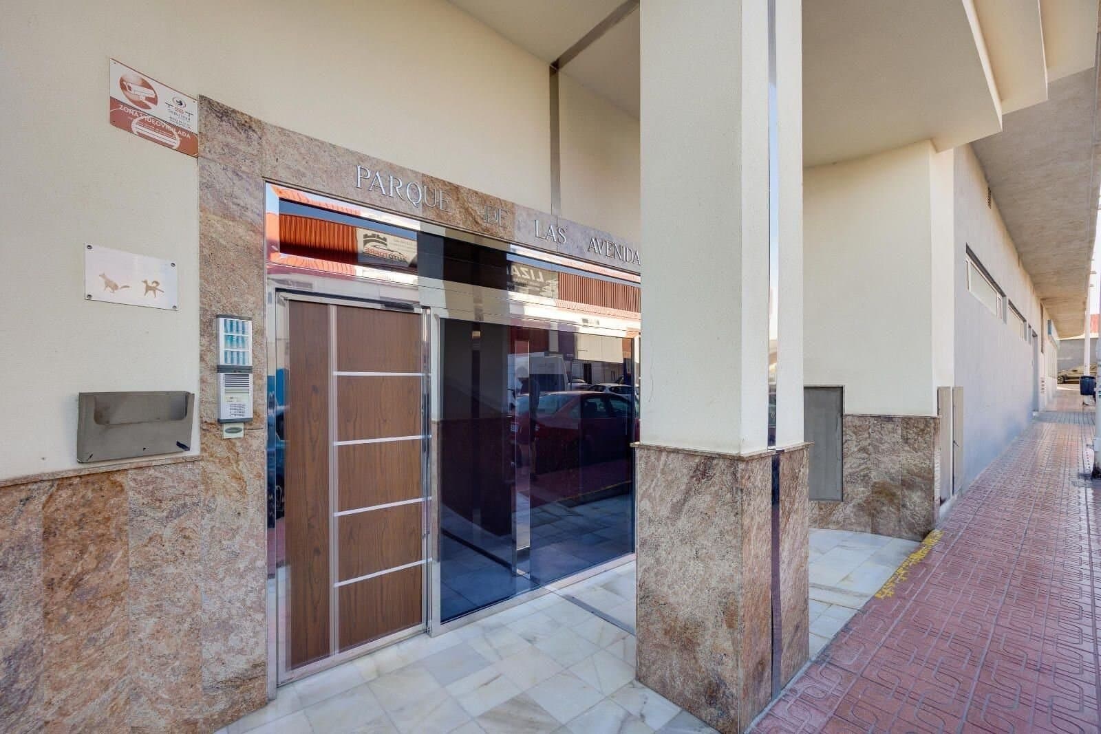 2-Bedroom Apartment in Torrevieja - 3