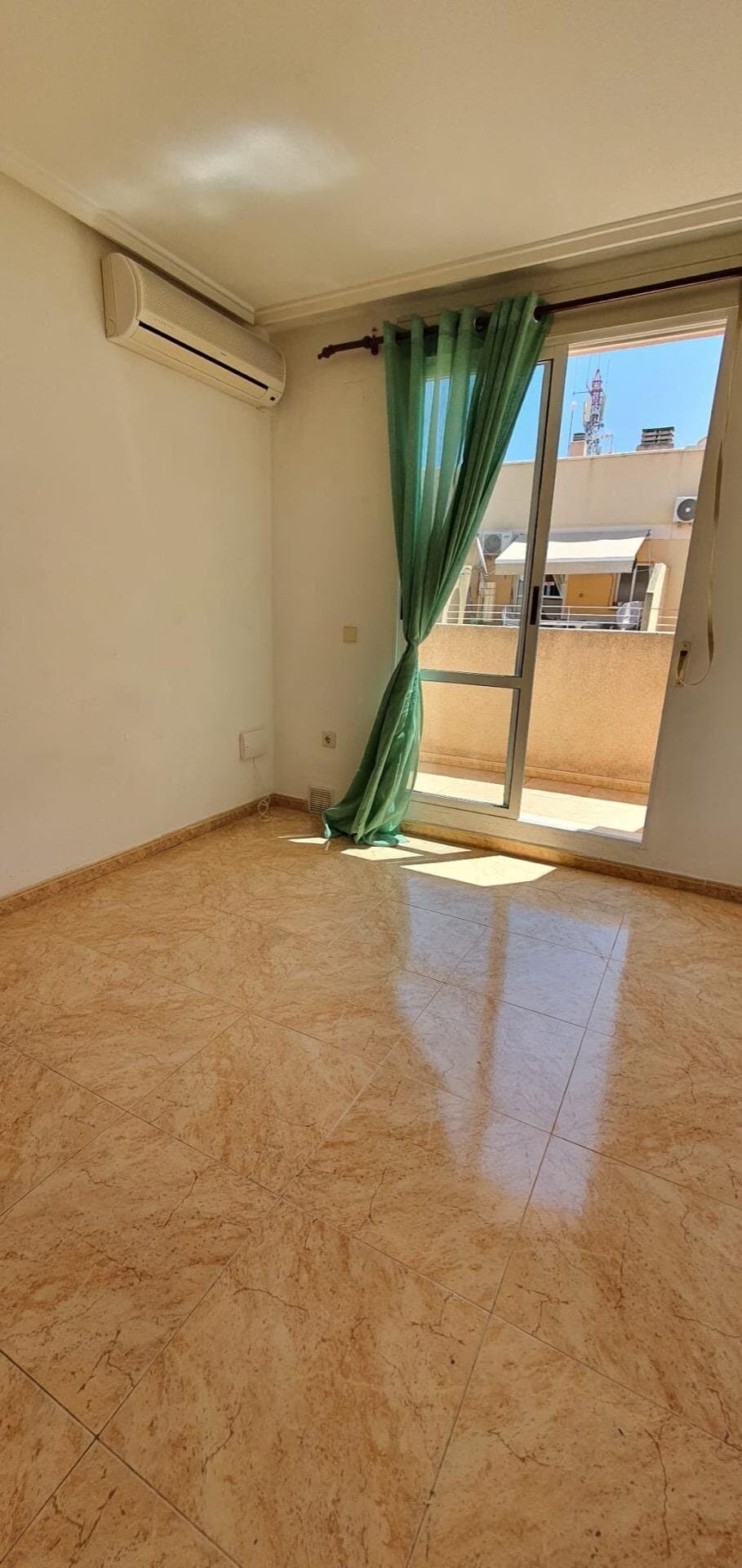 2-Bedroom Penthouse in Centro, Torrevieja - 3