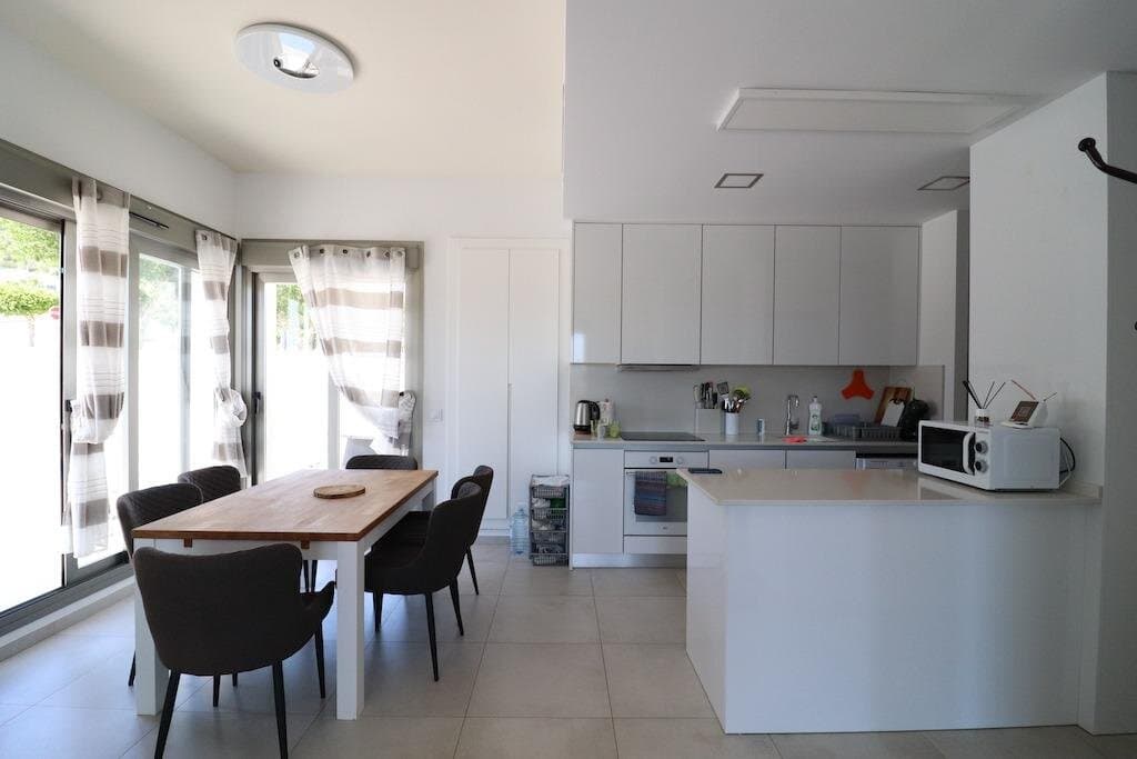 Villa de 3 Dormitorios en Bellavista, San Miguel de Salinas - 2