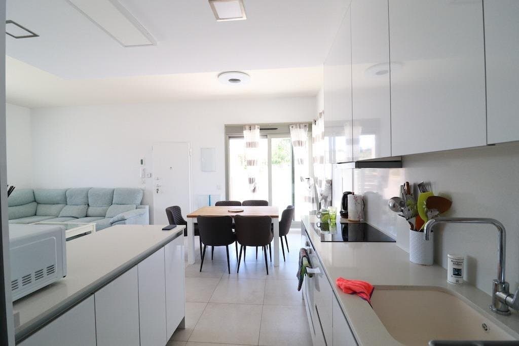 Villa de 3 Dormitorios en Bellavista, San Miguel de Salinas - 4