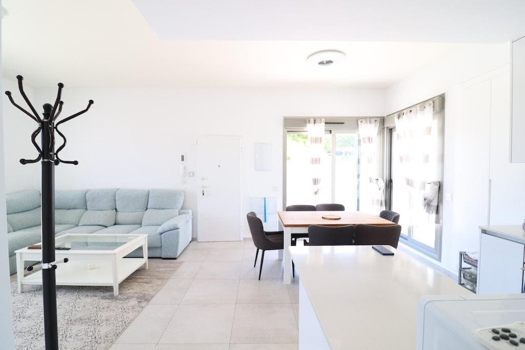 Villa de 3 Dormitorios en Bellavista, San Miguel de Salinas - 6