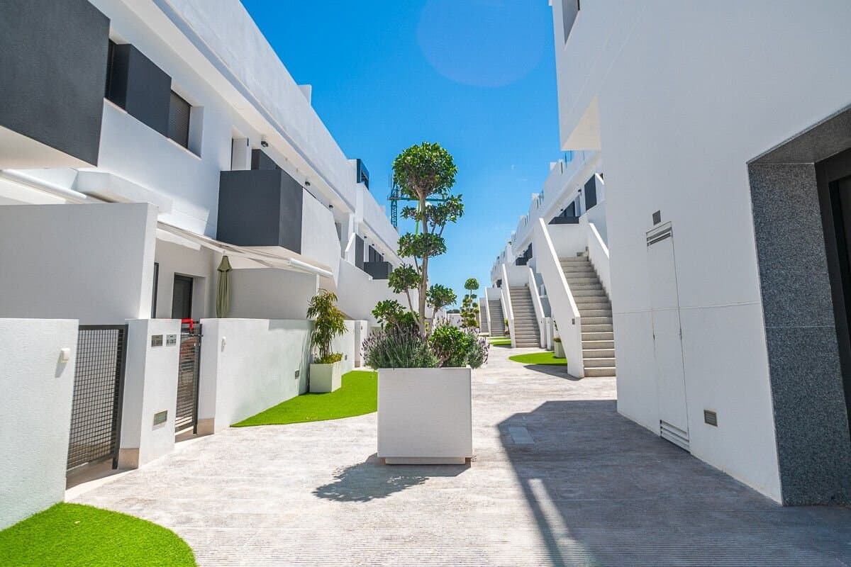 3-Bedroom Apartment in Lago Jardin, Torrevieja - 2