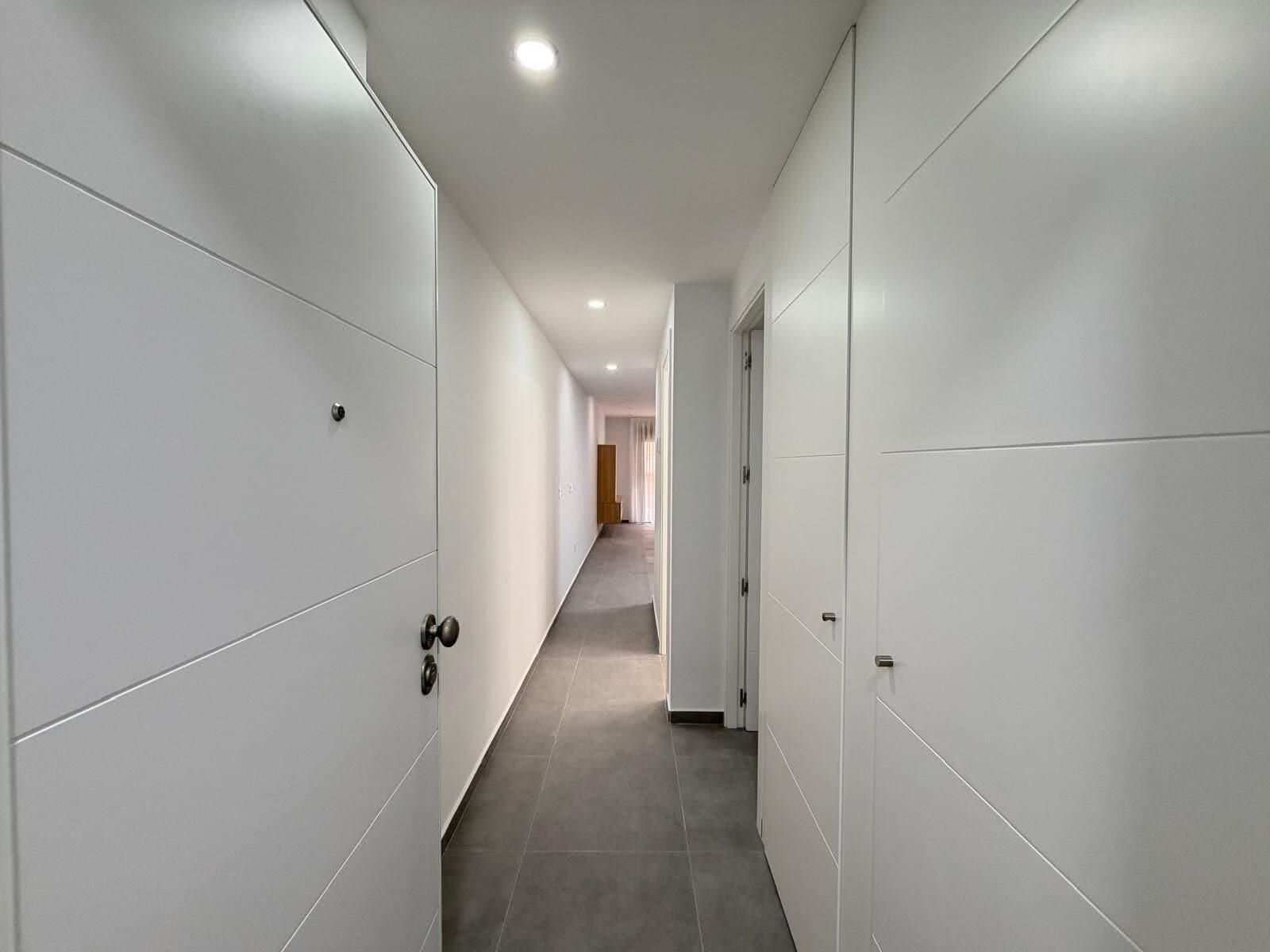 3-Bedroom Apartment in Estacion de Autobuses, Torrevieja - 2