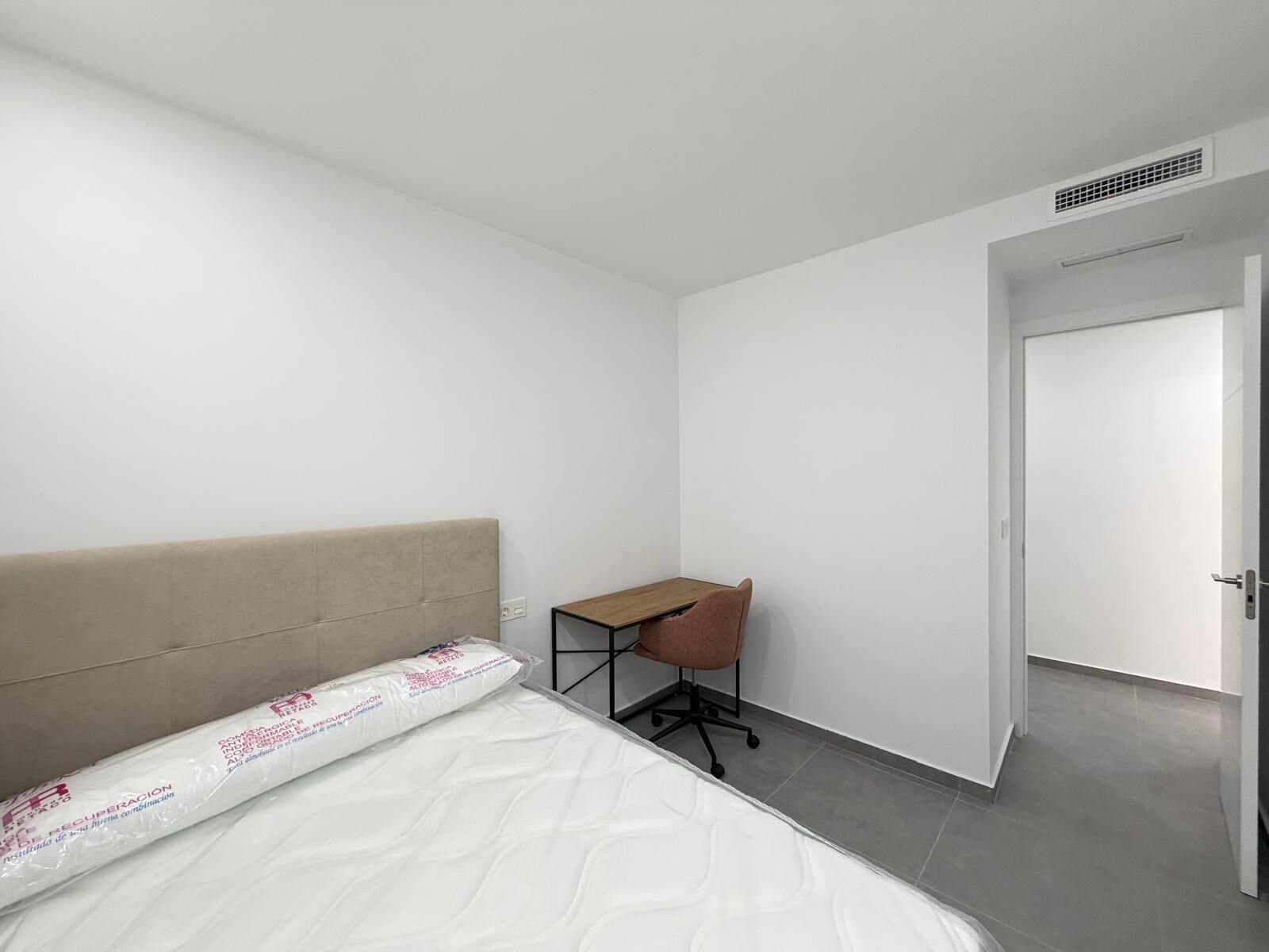 3-Bedroom Apartment in Estacion de Autobuses, Torrevieja - 9
