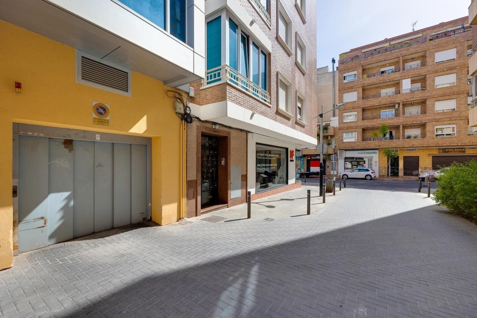 3-Bedroom Penthouse in Torrevieja, Torrevieja - 26
