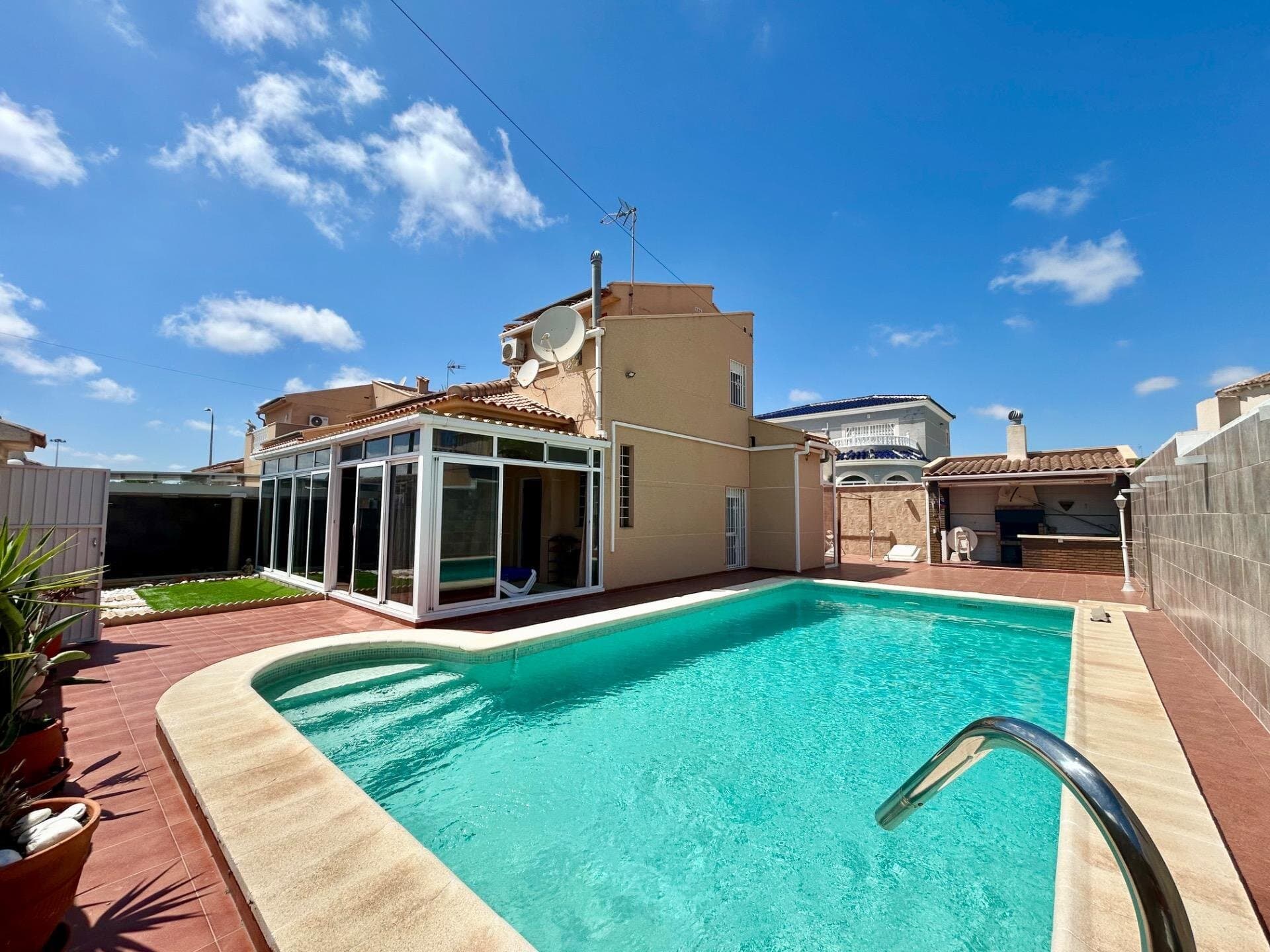 Villa de 3 Dormitorios en San Luis, Torrevieja
