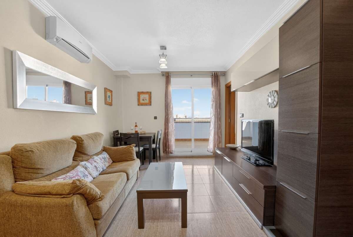 3-Bedroom Apartment in Centro, Torrevieja - 2