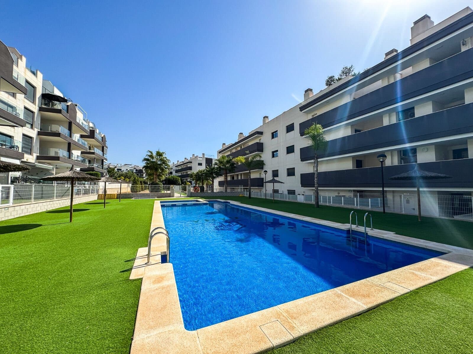 Apartamento de 2 Dormitorios en Las Filipinas, Orihuela Costa - 2