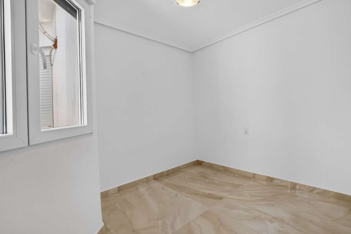 2-Bedroom Apartment in Centro, Torrevieja - 11