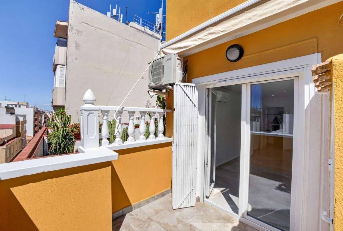 2-Bedroom Apartment in Centro, Torrevieja - 2