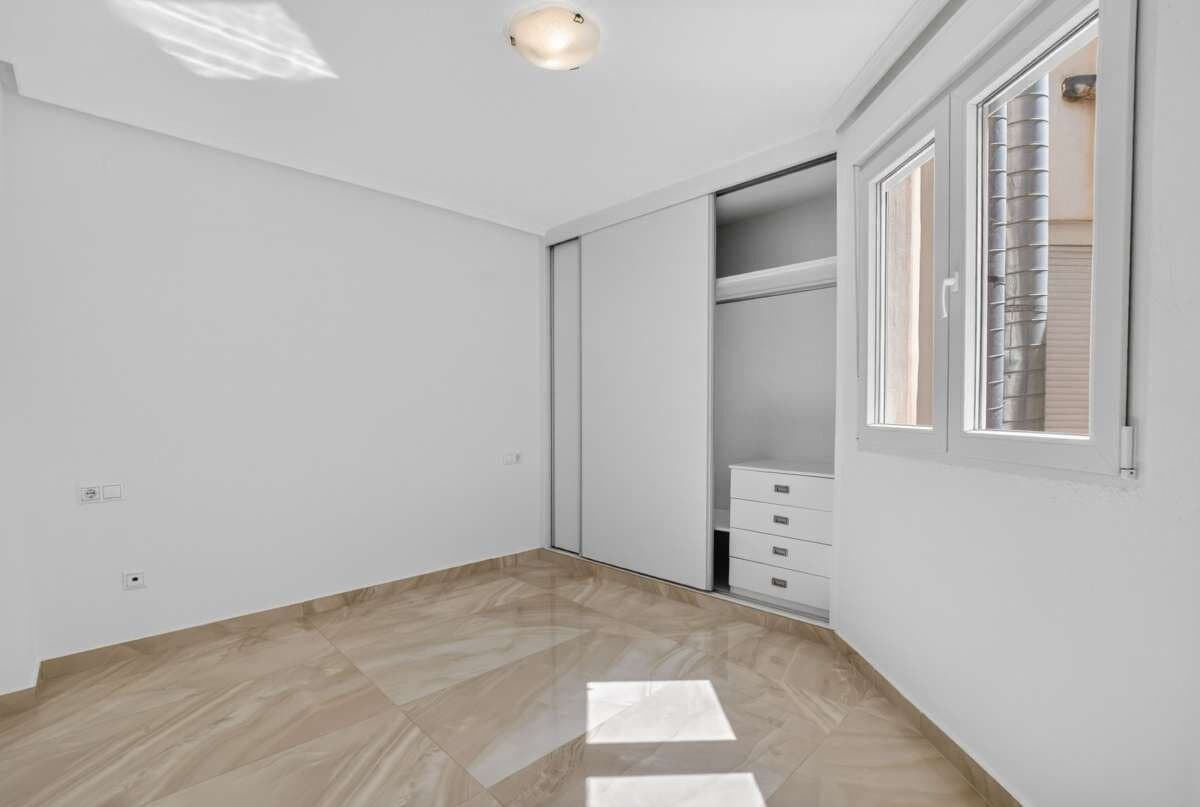 2-Bedroom Apartment in Centro, Torrevieja - 3