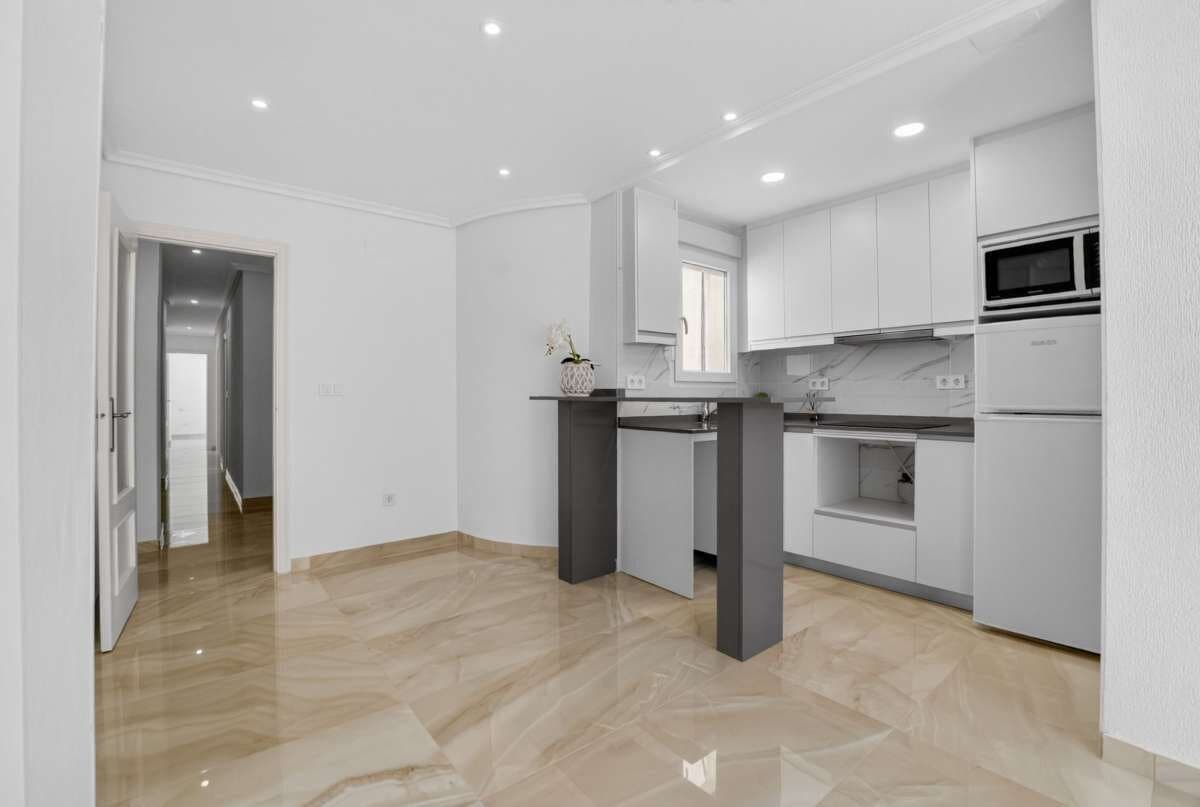 2-Bedroom Apartment in Centro, Torrevieja - 8