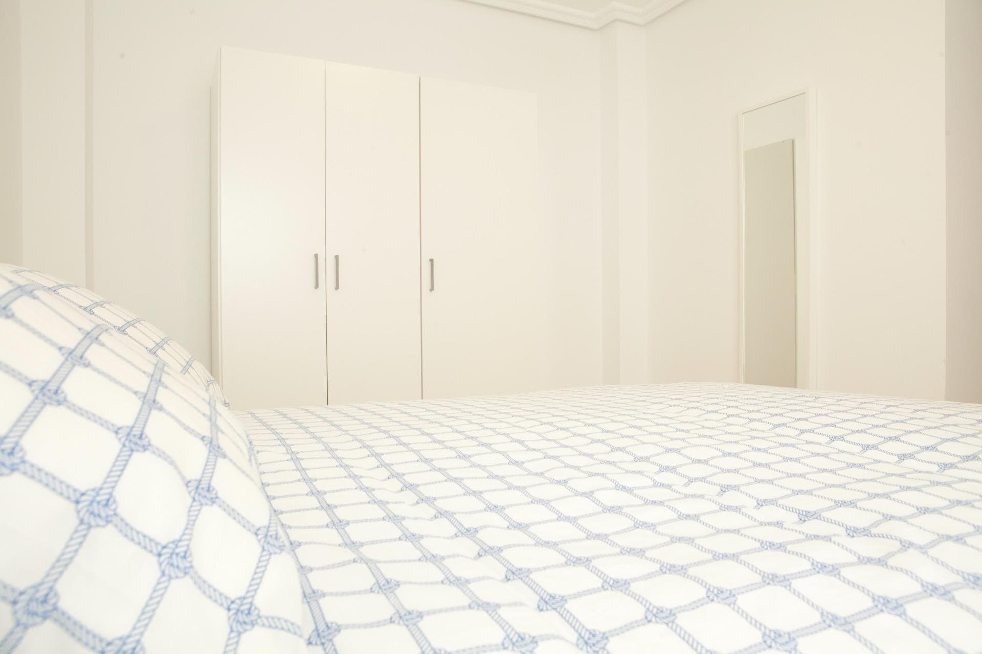 4-Bedroom Apartment in Santa Pola - 11