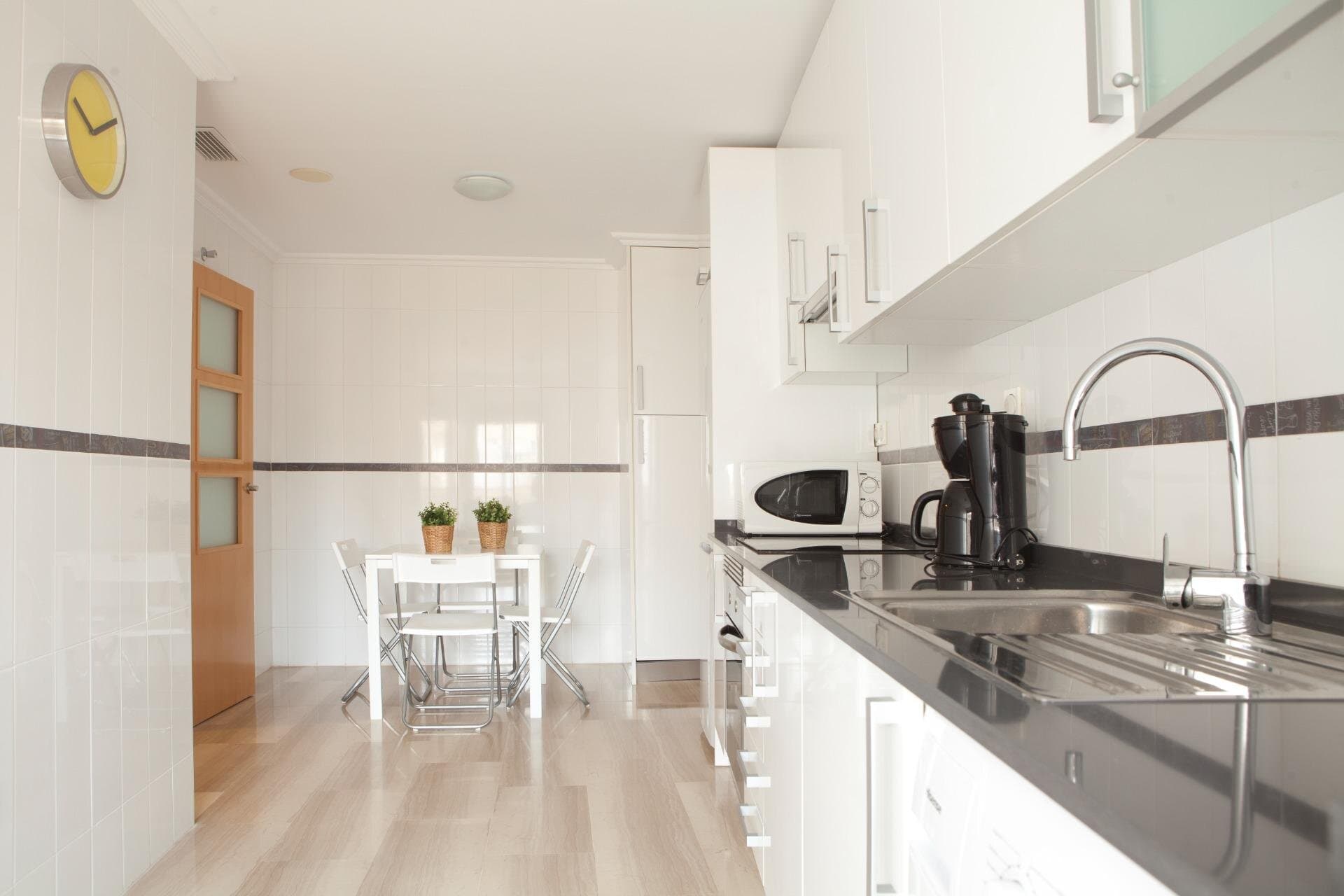 4-Bedroom Apartment in Santa Pola - 4