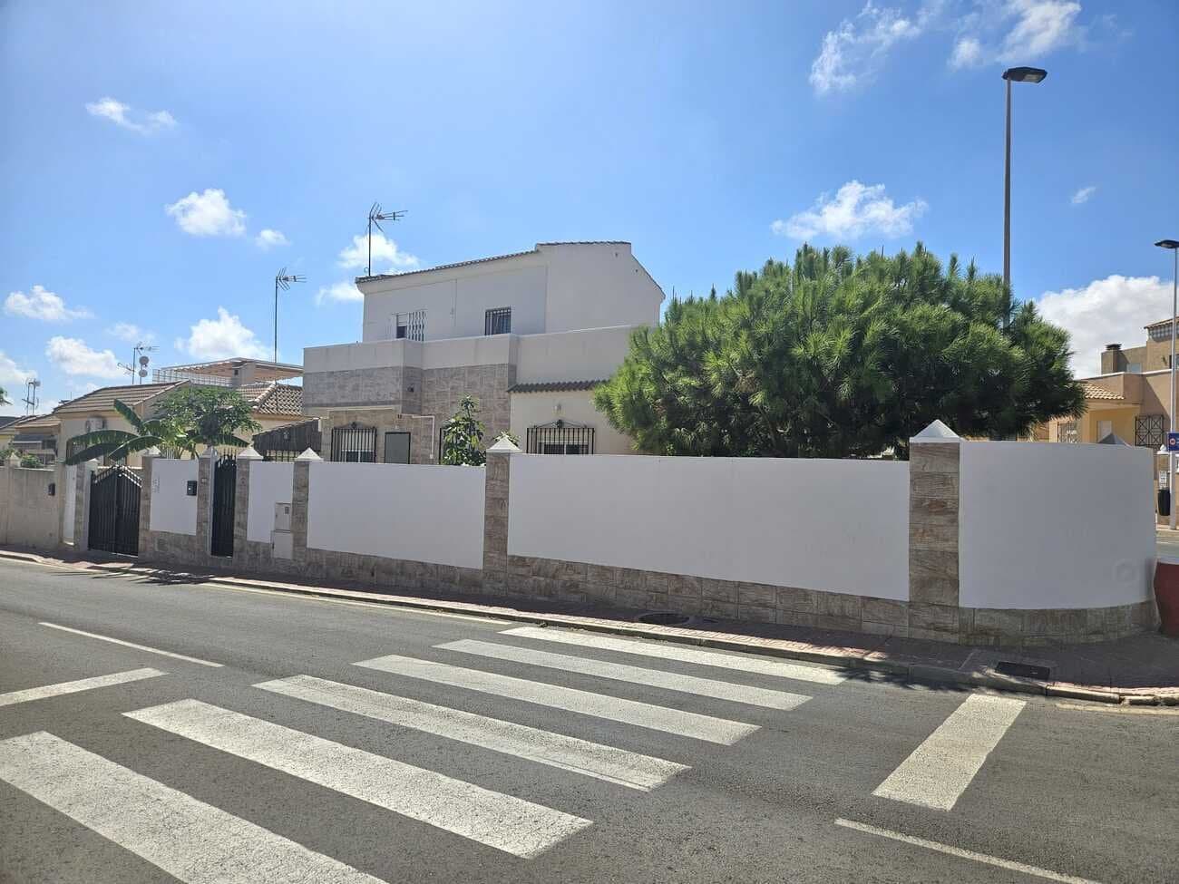3-Bedroom Villa in Centro, Torrevieja - 8