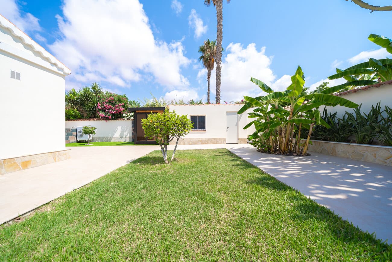 4-Bedroom Villa in La Siesta - El Salado - Torreta, Torrevieja - 35