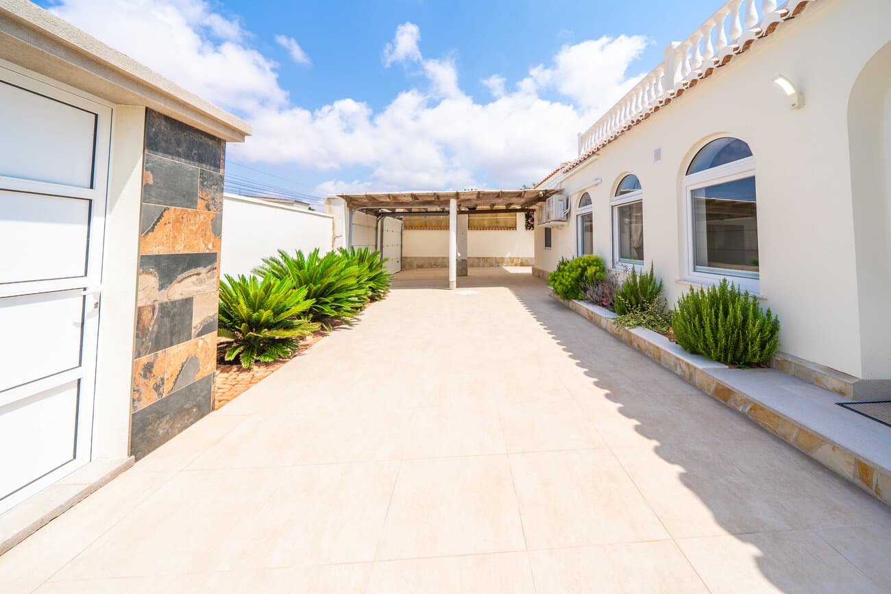 4-Bedroom Villa in La Siesta - El Salado - Torreta, Torrevieja - 43