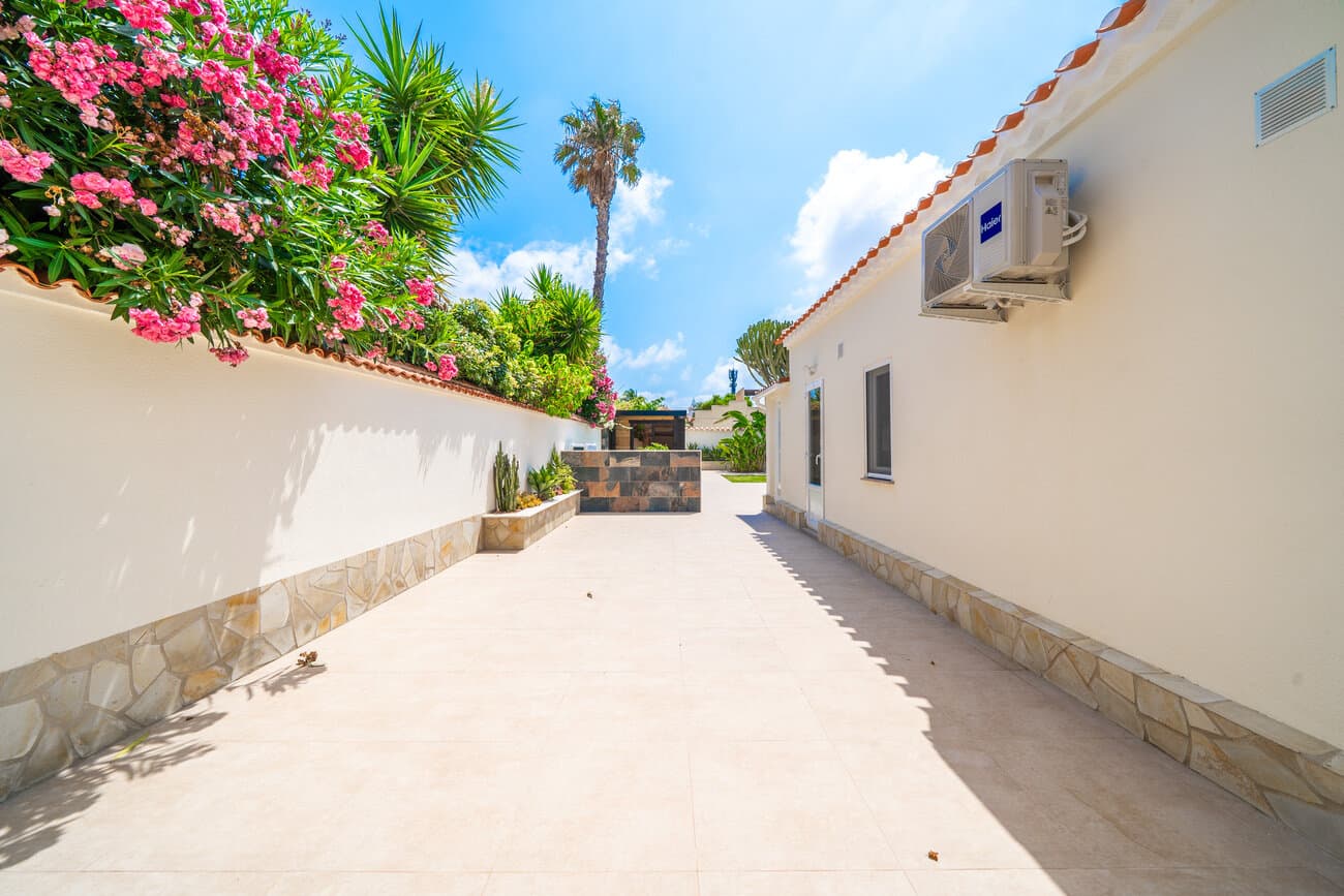 4-Bedroom Villa in La Siesta - El Salado - Torreta, Torrevieja - 46