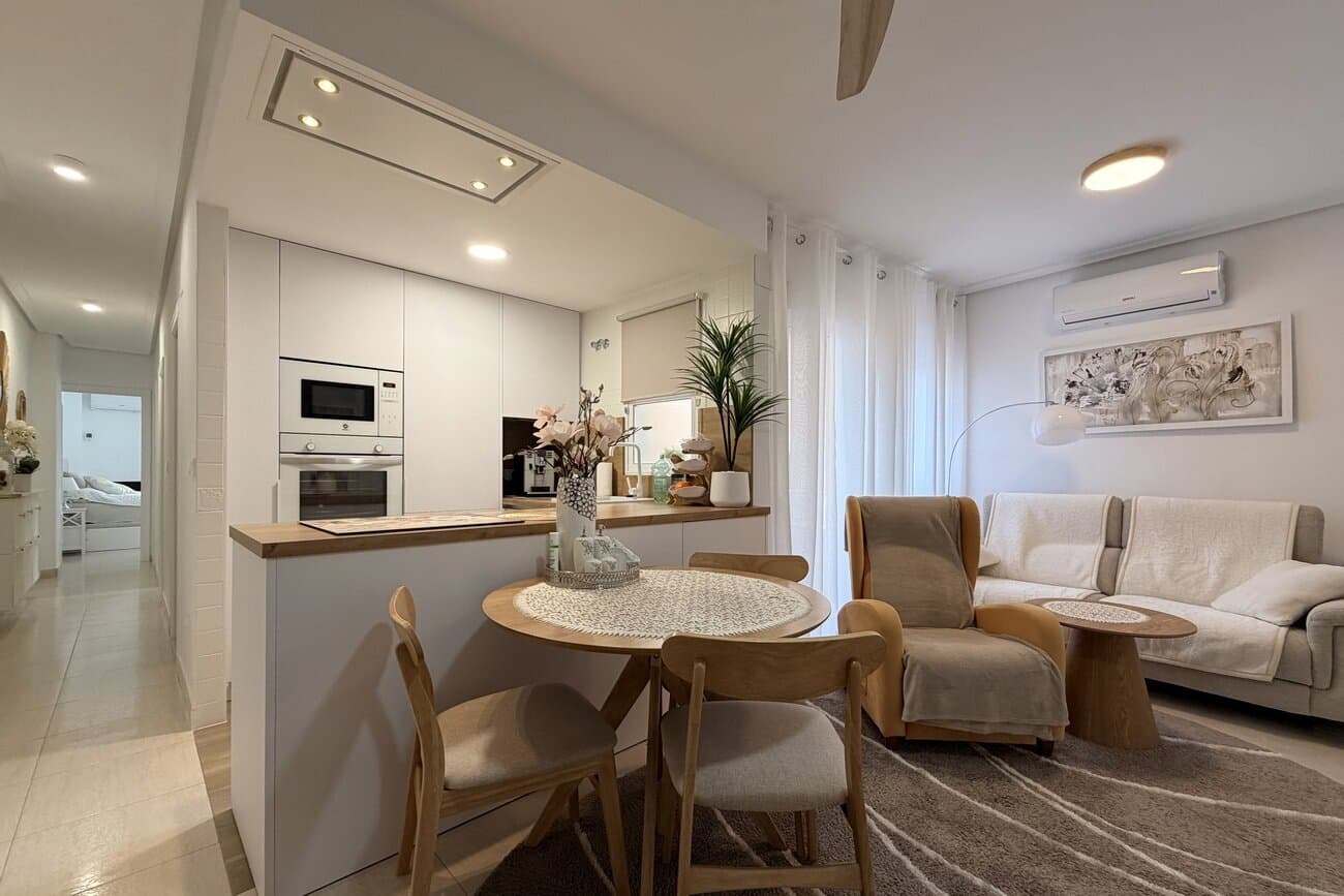 3-Bedroom Apartment in Torrevieja - 2