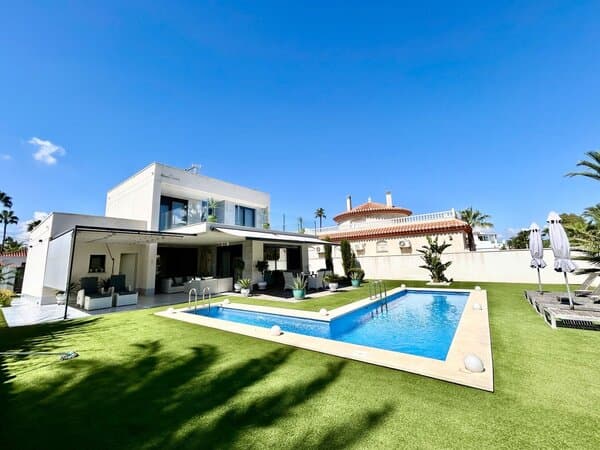 Villa de 3 Dormitorios en Los Urrutias