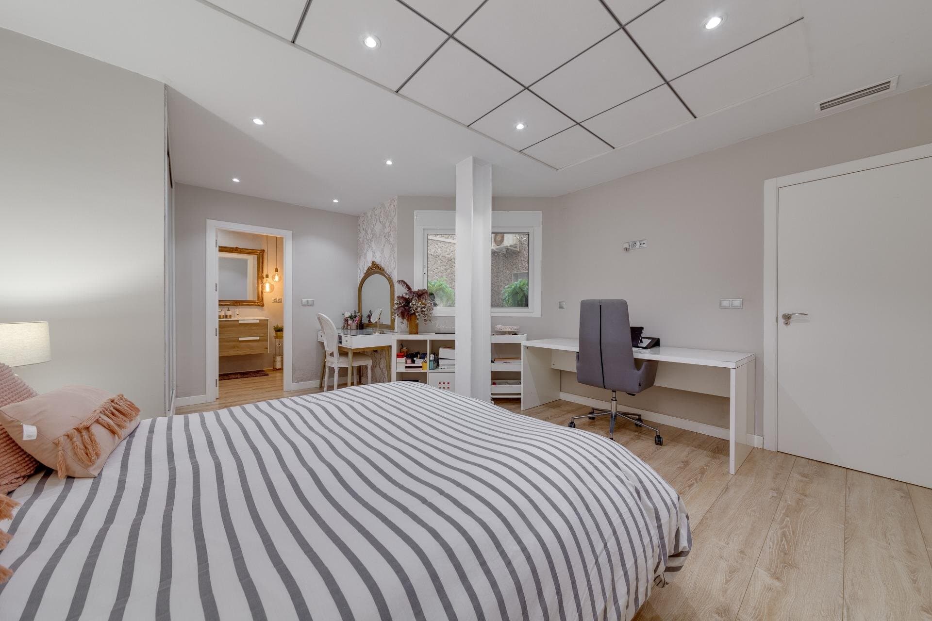4-Bedroom Apartment in Torrevieja - 51