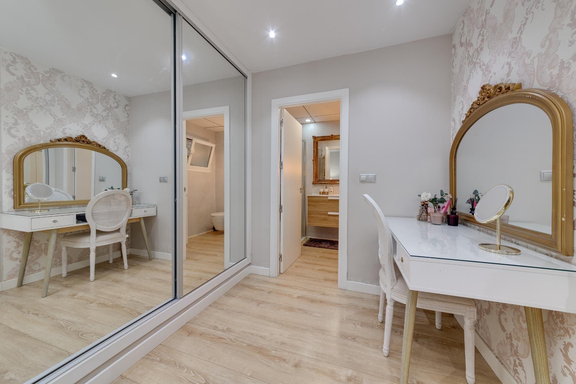 4-Bedroom Apartment in Torrevieja - 54