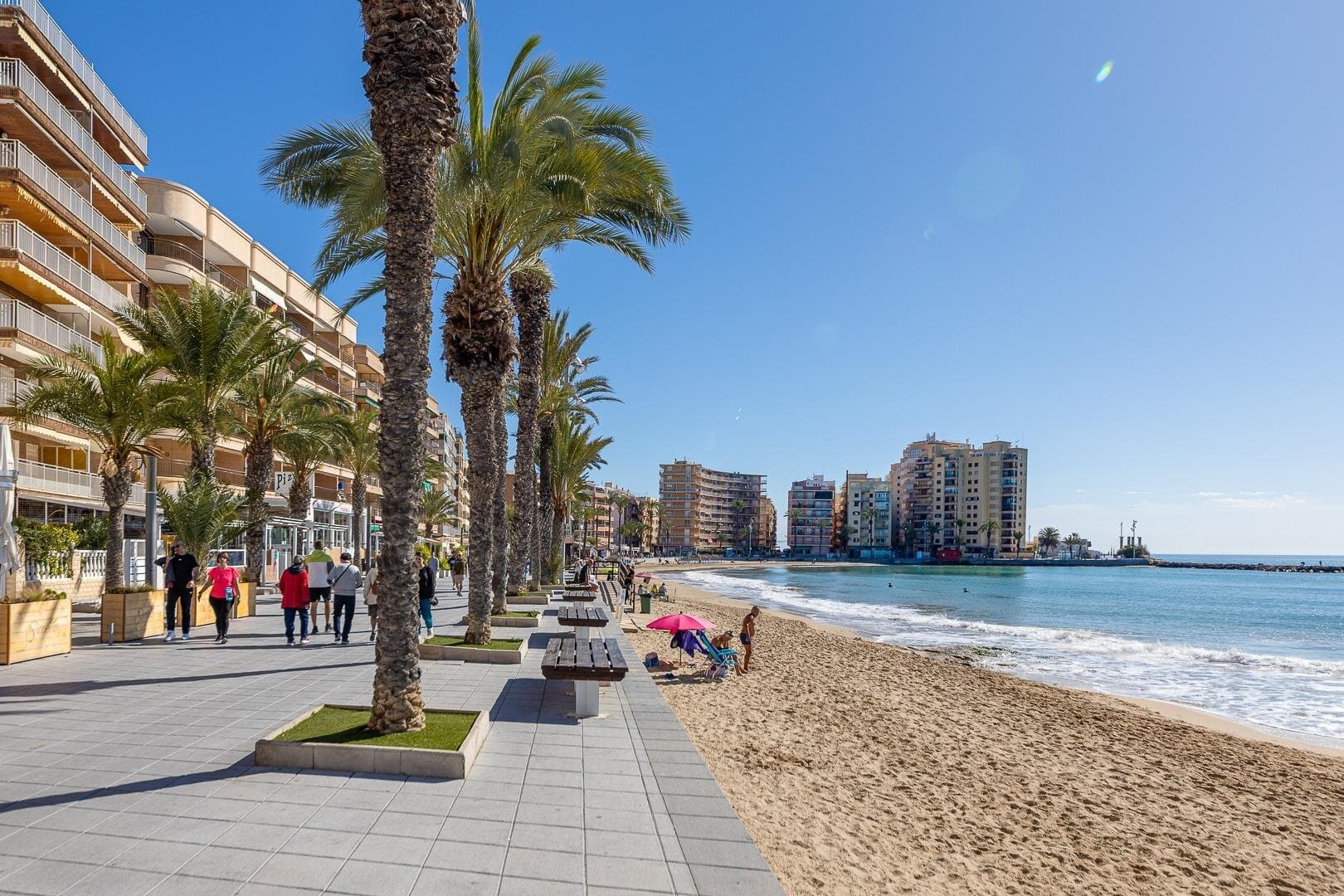 4-Bedroom Apartment in Torrevieja - 75
