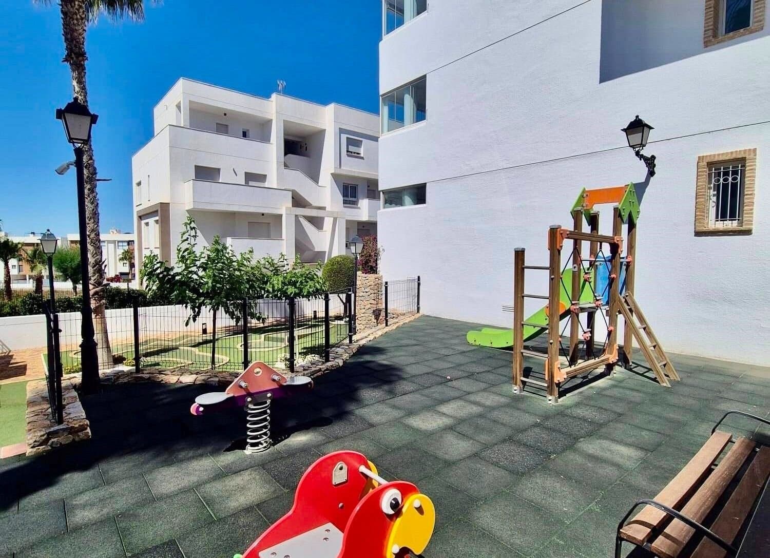 Apartamento de 2 Dormitorios en Villamartín-las Filipinas, Orihuela Costa - 37