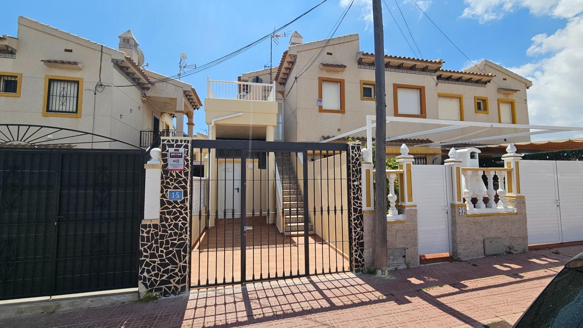Bungalow de 2 Dormitorios en Punta Prima, Orihuela Costa