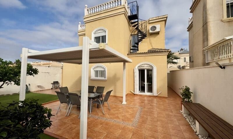 4-Bedroom Villa in Parque las Naciones, Torrevieja - 13
