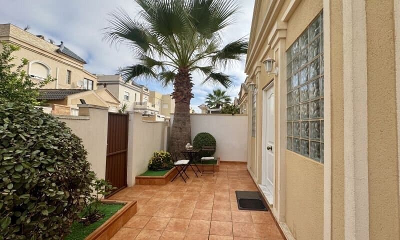 4-Bedroom Villa in Parque las Naciones, Torrevieja - 9