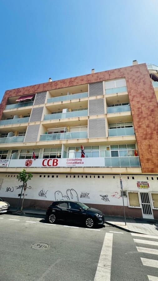 3-Bedroom Apartment in Torrevieja, Torrevieja - 12