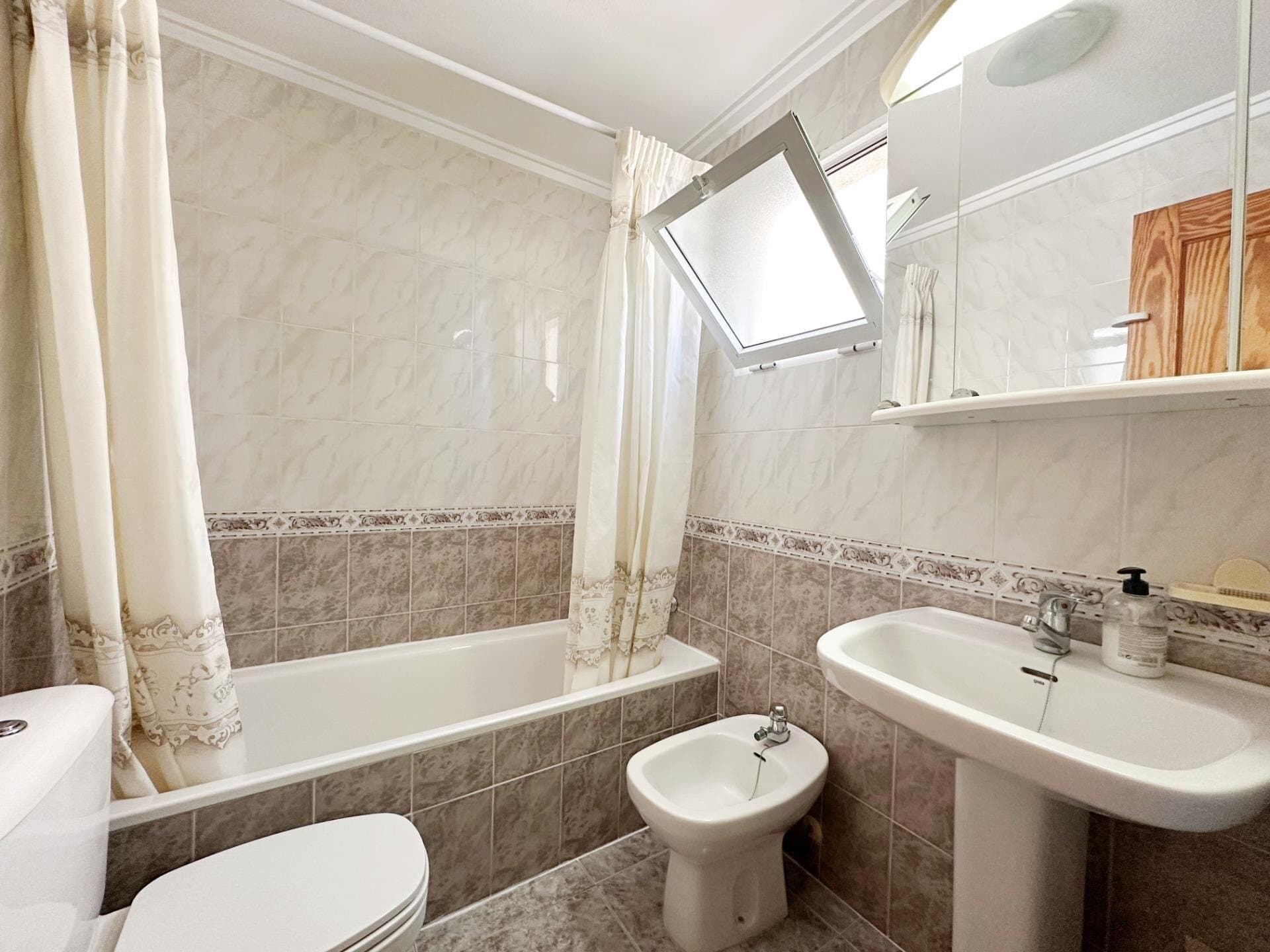 Apartamento de 2 Dormitorios en Estacion de Autobuses, Torrevieja - 9
