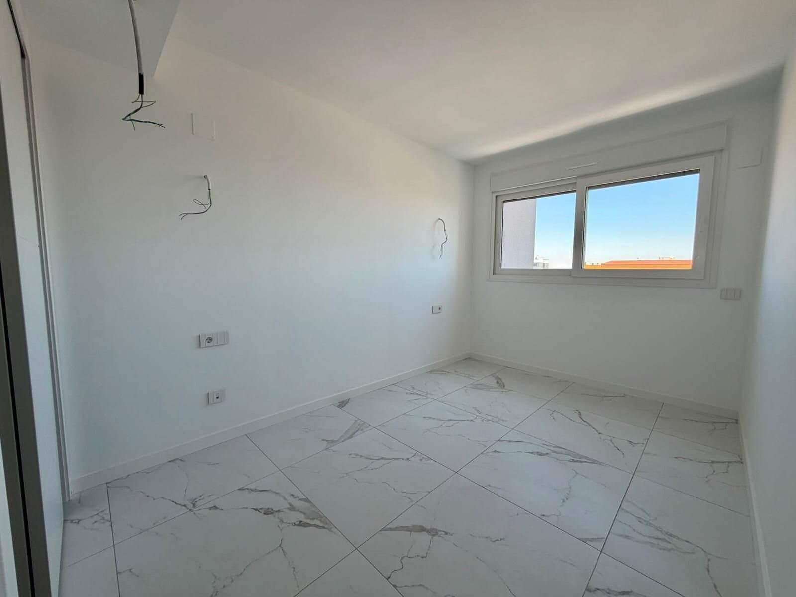 Apartamento de 2 Dormitorios en Punta Prima, Torrevieja - 16